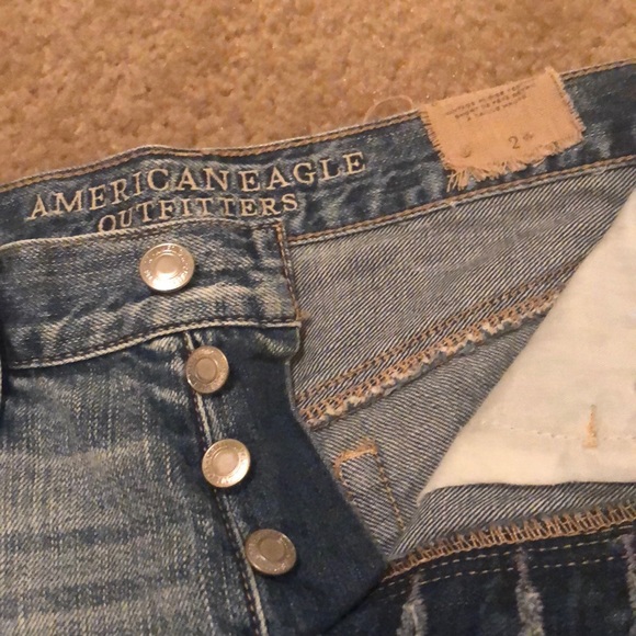 American Eagle Jean Shorts! Size 2 - Picture 3 of 3